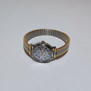 Timex Indiglo Two Tone Quartz Analog Ladies Watch Working New Battery L10. Has s